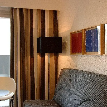 Pierre & Levante بينايدورم